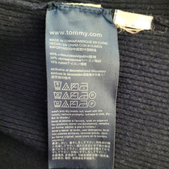 Tommy Hilfiger sweater. - Picture 8 of 8